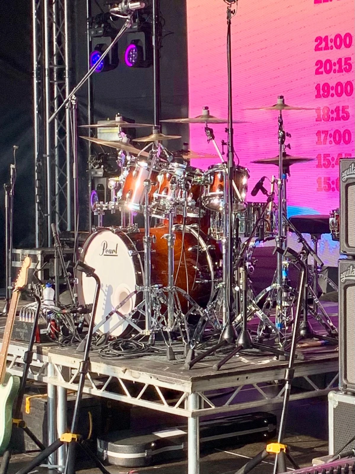 Keyboard rig with redundant setup for theatre or touring