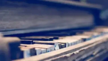 Broken piano